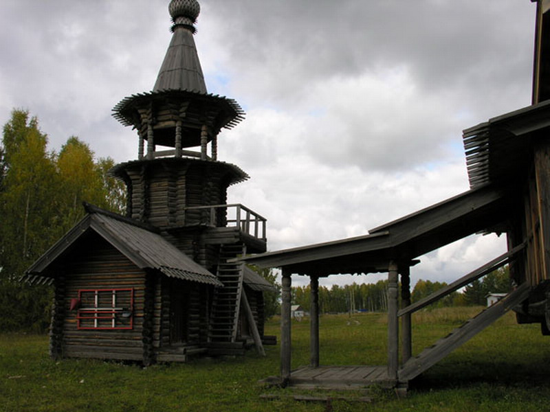 Экспозиции: Колокольня Зашиверской  церкви в музее под открытым небом в Академгородке
