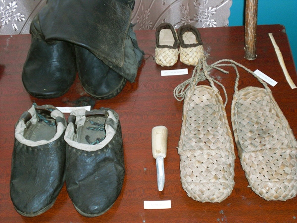 Экспозиции: Обувь крестьян Причумышья
