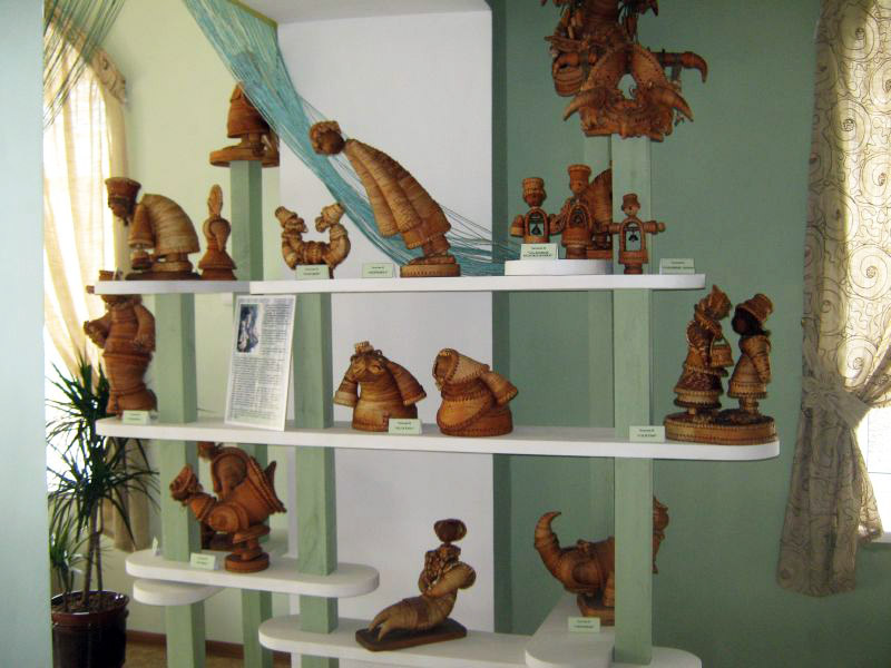 Экспозиции: Коллекция берестяных кукол В. Хахалина
