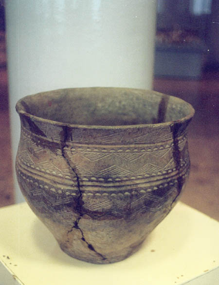 Экспозиции: Сосуд керамический, 1700-1200 лет до н.э.
