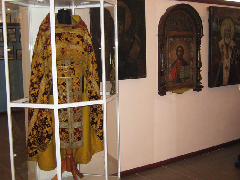 Экспозиции: Православная экспозицияю Облачение священника, начало XIX в.
