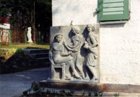 Угол дома-музея. Три девушки с янтарем. 1940. известняк
