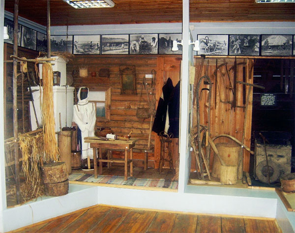 Экспозиции: Фрагменты экспозиций дома крестьянина и столярной мастерской
