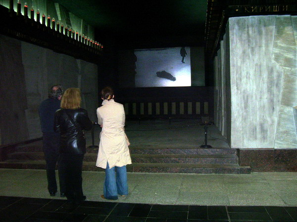 Экспозиции: Монумент героическим защитникам Ленинграда. Подземный зал памяти
