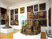 Вид экспозиции со статуей Бальзака
