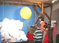 Дети на занятии на выставке …В тени кулис… в Музее-усадьбе Останкино
