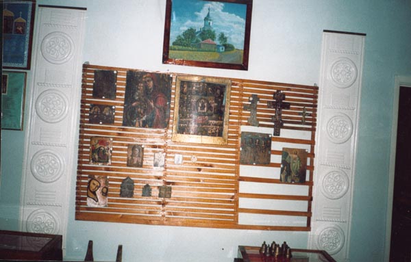 Экспозиции: Картина (вверхней части экспозиции) Храм села Антоновка
