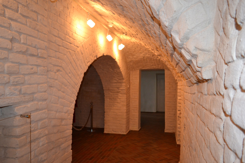 Экспозиции: Старинная каменная кладка 1-го этажа усадьбы
