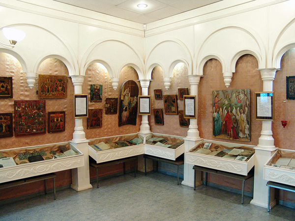 Экспозиции: Зал Из истории православия на Алтае
