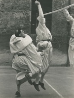 Антонио Мильори I frati volanti, 1956 Летающие монахи, 1956 29,5 x 39 см - печать с негатива (Собрание Автора)
