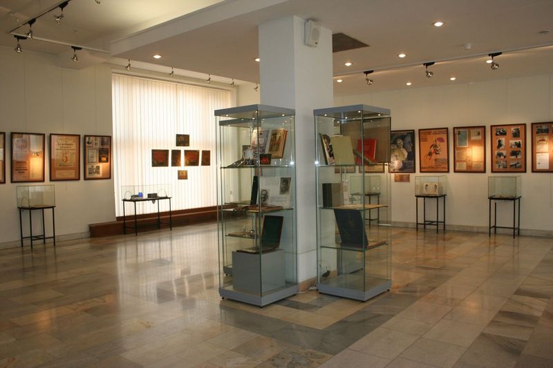 Экспозиции: Выставка Черты оседлости. Проект еврейского музея в Мраморном зале Библиотеки иностранной литературы

