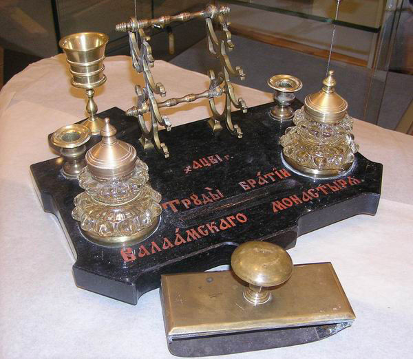 Экспозиции: Чернильный прибор, выполненный валаамской братией, XIX вв
