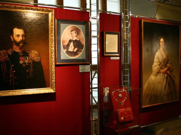 Экспозиции: Председатель Исторического музея Сергей Александрович в кабинете председателя
