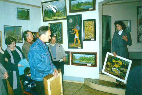 Экспозиции: Художественный салон в вестибюле выставочного зала музея
