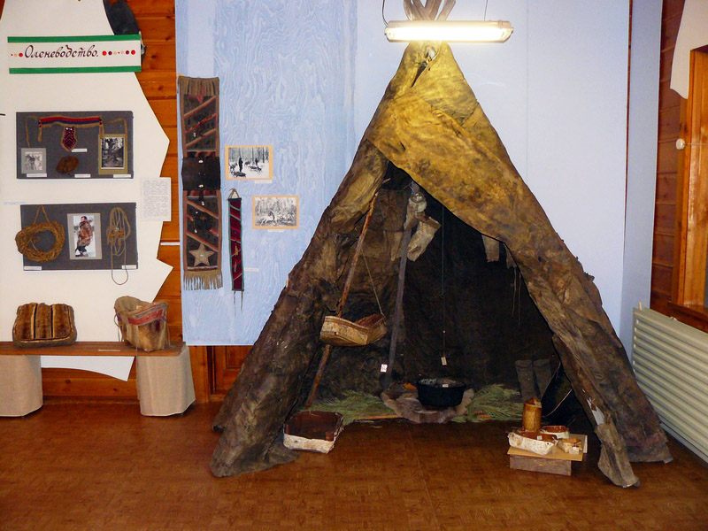 Экспозиции: Выставка Коренное население Иркутской области (эвенки)
