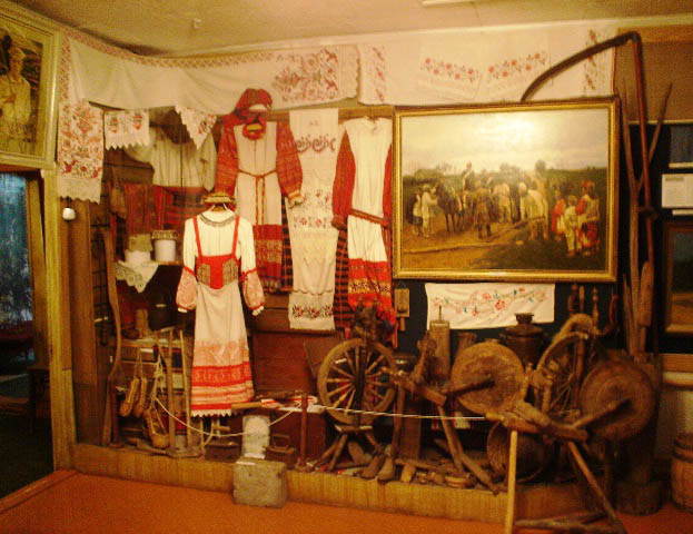 Экспозиции: Навлинский музей партизанской славы

