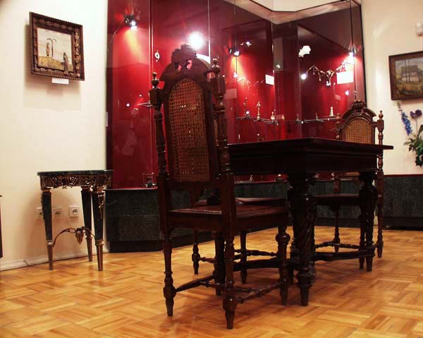 Экспозиции: Музей истории камнерезного и ювелирного искусства
