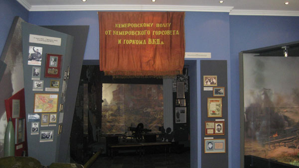 Экспозиции: Знамя полка на выставке Комсомольцы-добровольцы
