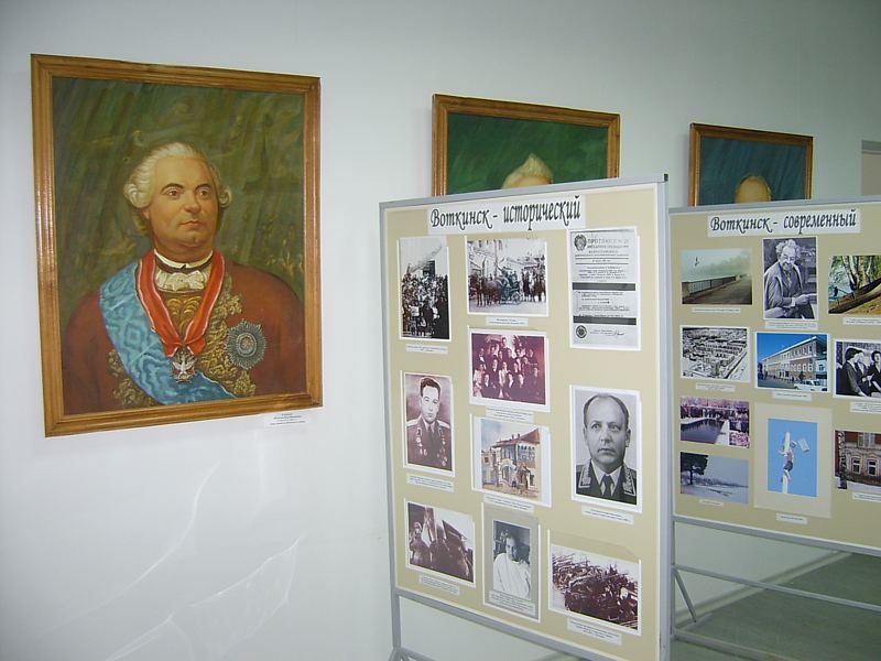 Экспозиции: Лестница из прошлого в будущее в Музее истории и культуры города Воткинска.
