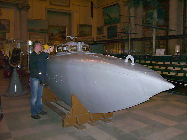Экспозиции: В Военно-морском музее
