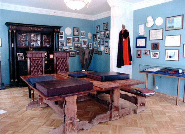 Экспозиции: Музей Ю.Г.Орехова (бывшая мастерская)
