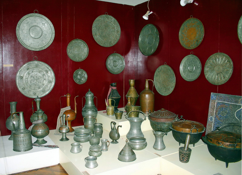 Экспозиции: Зал медно-чеканных и бронзолитейных изделий
