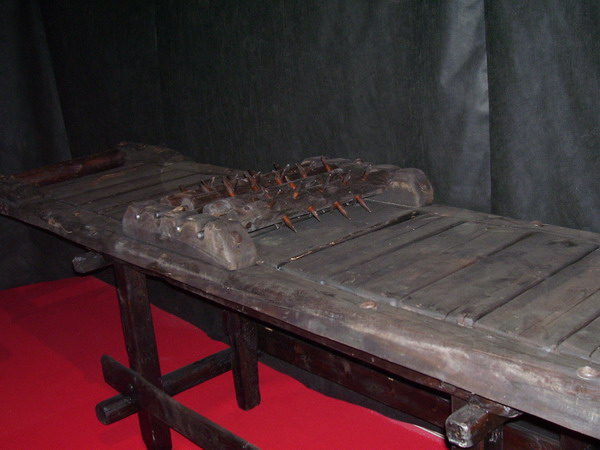 Экспозиции: Дыба. Выставка Инквизиция. Средневековые орудия пыток

