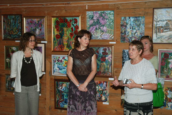 Экспозиции: Организаторы  выставки произведений Анны Гладкой. 2009 г.
