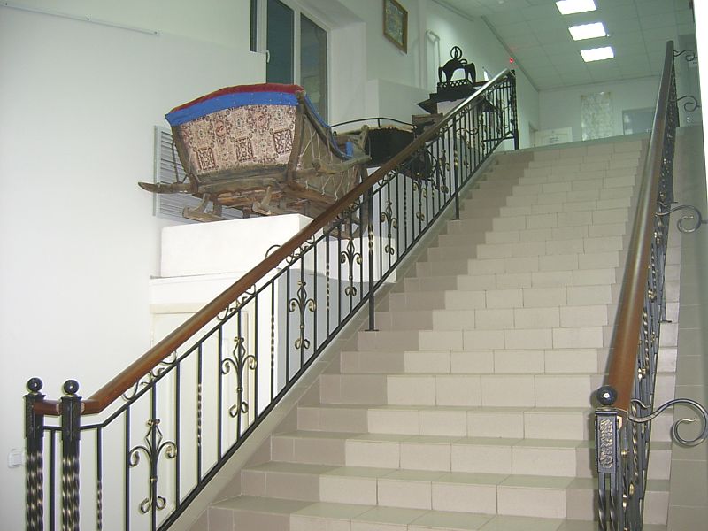 Экспозиции: Лестница из прошлого в будущее в Музее истории и культуры города Воткинска.
