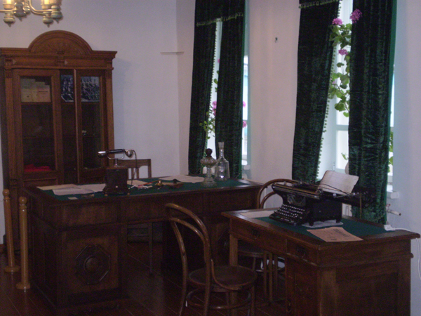 Экспозиции: Революция на Купеческой в Сургутском краеведческом музее
