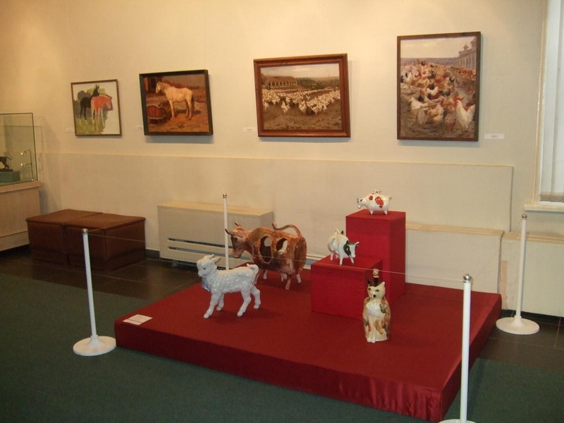 Экспозиции: Выставка «Мир животных в мире искусства» в Сергиево-Посадском музее-заповеднике, экспозиция 1-го зала.
