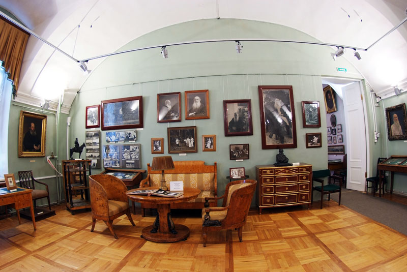 Экспозиции: Экспозиция Толстовского зала
