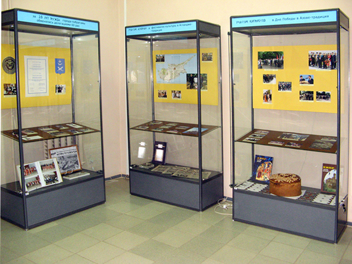 Экспозиции: Азов - Агланджа - города-побратимы. Азовский музей. 2010
