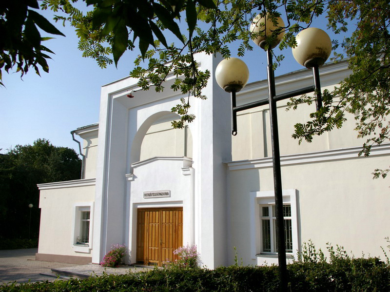 Экспозиции: Музей Порфирия Никитича Крылова. Фасад здания

