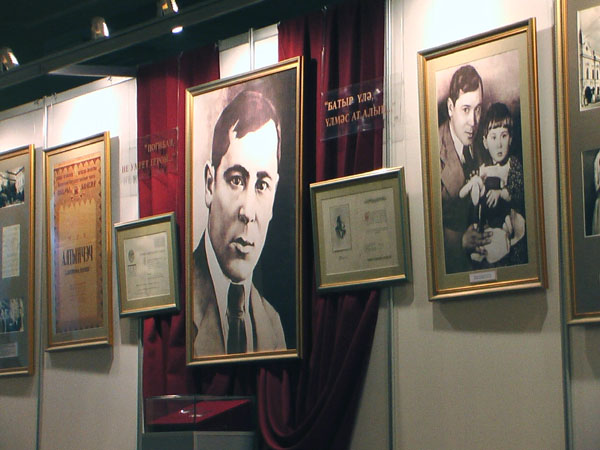 Экспозиции: Выставка, посвященная  100-летию М. Джалиля в Госдуме РФ. Фрагмент
