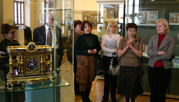Экспозиции: Секретер из Лионской гостиной Екатерининского дворца Царского Села
