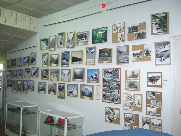 Экспозиции: Подари себе весь мир! в Музее  истории и культуры г. Воткинска
