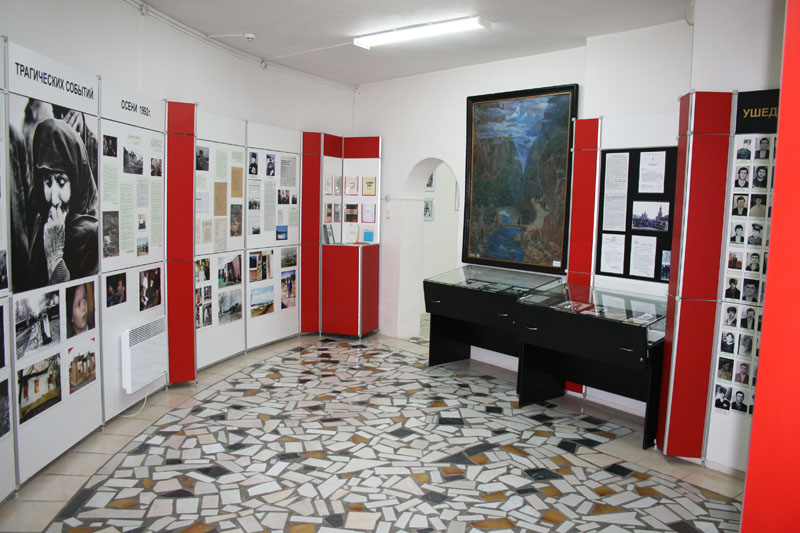 Экспозиции: Зал Памяти  трагических событий 1992 года
