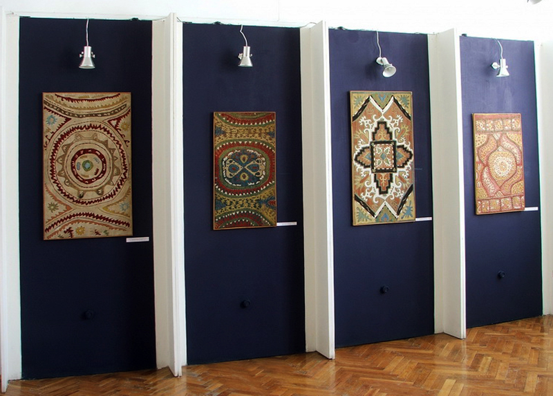Экспозиции: Зал текстиля
