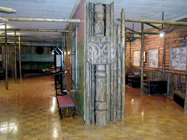 Экспозиции: В залах музея Экспозиция городище Иднакар
