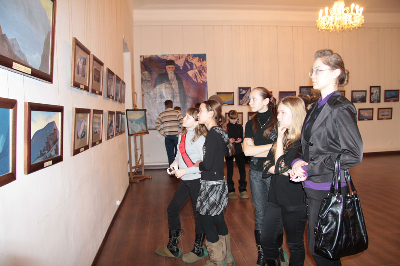 Экспозиции: На выставке картин из фондов Международного Центра Рерихов Весть Красоты. Декабрь 2010. Пенза.
