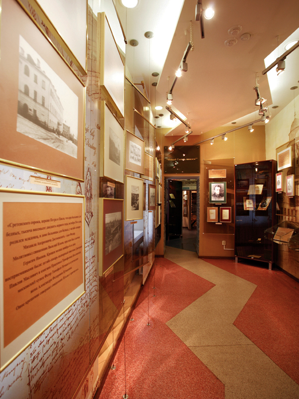 Экспозиции: В залах музея
