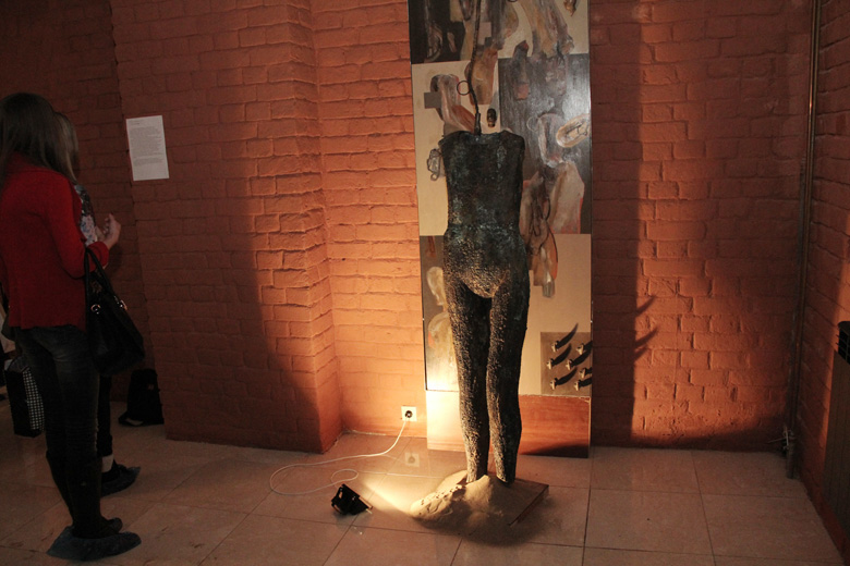 Экспозиции: Колонна позора - выставка-инсталляция в Музее Модерна
