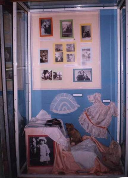 Экспозиции: Воспоминание о детстве - передвижная выставка Свердловского музея
