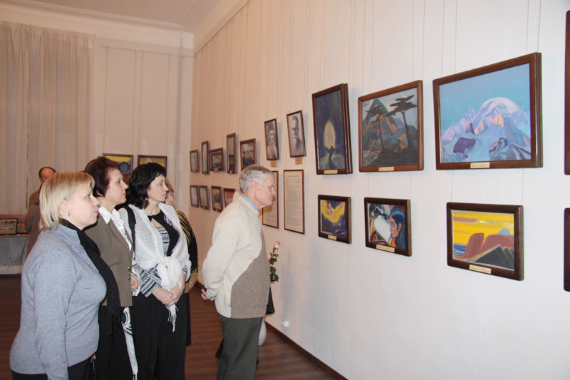 Экспозиции: На выставке картин из фондов Международного Центра Рерихов Весть Красоты. Декабрь 2010. Пенза.
