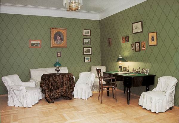 Экспозиции: Экспозиция Дома-музея Чехова
