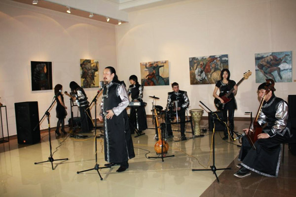 Экспозиции: Концерт группы Урагшаа  на выставке З. Доржиева

