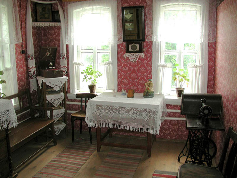 Экспозиции: Фрагмент экспозиции дома-музея школьных лет Ю.А. Гагарина
