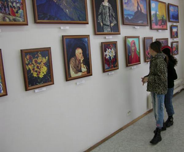 Экспозиции: Чебоксары знакомятся с Индией Святослава Рериха
