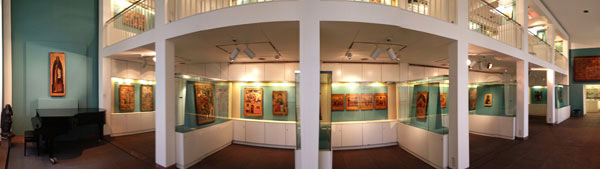 Экспозиции: Залы музея икон, где разместилась основная часть выставки
